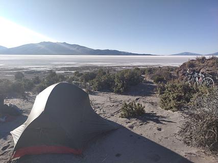 lugar tranquilo ao lado do salar