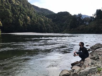 Margem do rio e praia muito agradáveis, acesso fácil