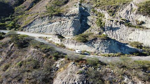 Na estrada antiga de asfalto E35