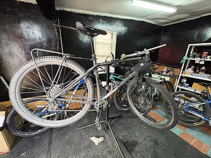 NOMADE BIKERS (bicycle repair shop)