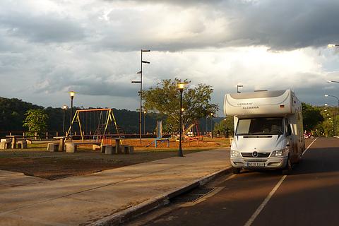 Passeio à beira do rio
