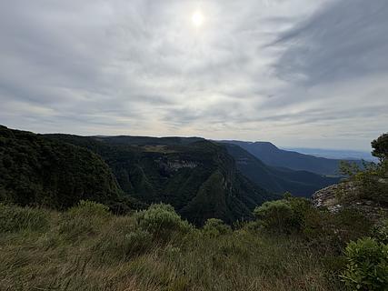 Passeio gratuito para vista sobre cânions e vale