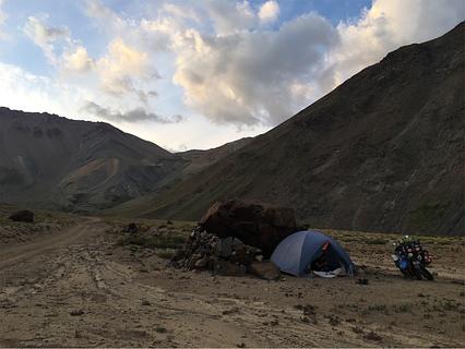 Passo Vergara - local protegido por parede de rocha