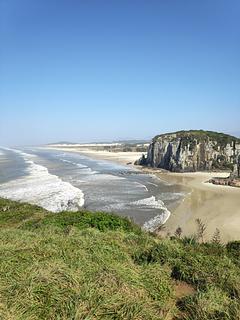 Penhascos e praias bonitos