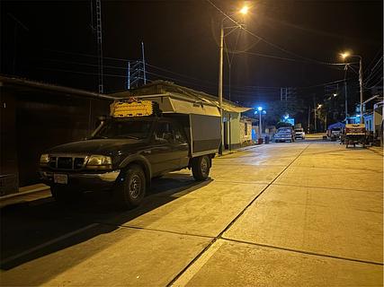 Pequena vila onde você pode estacionar e dormir.