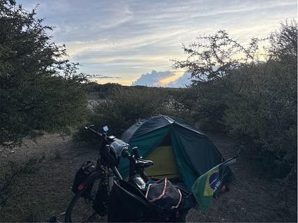 Pequeno acampamento no mato