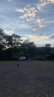 Perto do campo de futebol