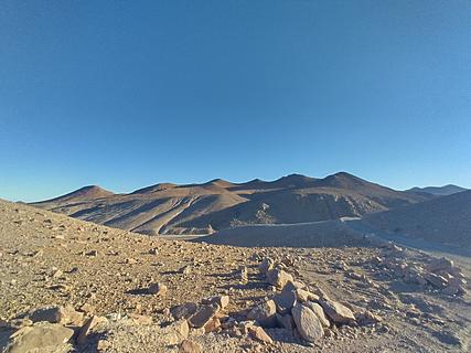 Perto do pico da montanha com vista de 360 graus