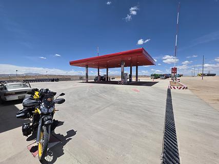 Posto de combustível moderno e novo
