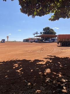 Posto desativado com restaurante