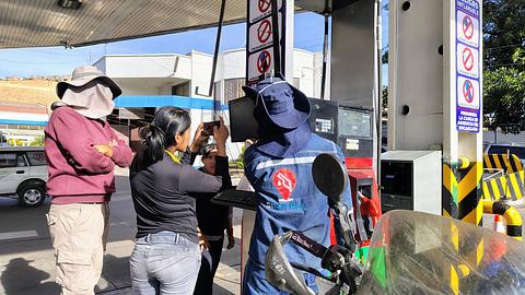 Posto de gasolina horrível