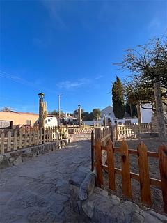 Praça principal. Ao lado da igreja