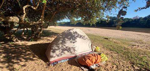 Praia ao lado do rio
