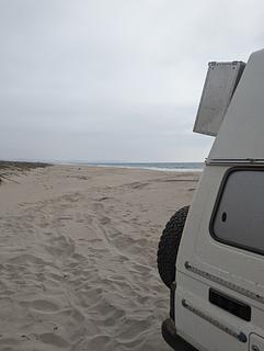Praia e mar para vocês