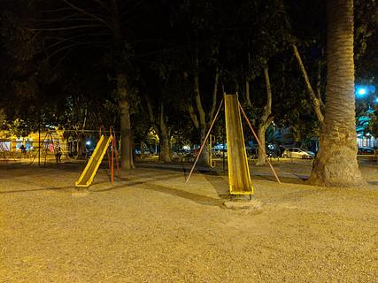 promenade / parque à beira do rio