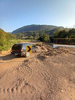 Próximo à ponte