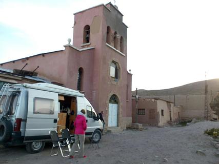 pulacayo em frente à igreja