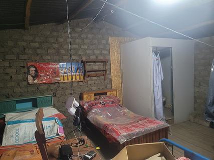 Quarto acima da loja