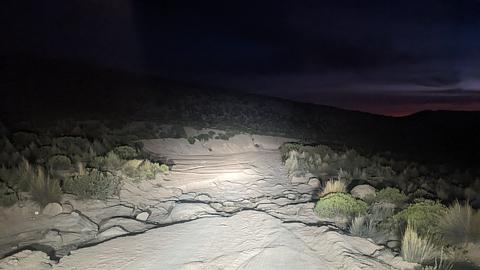 Restrição de Altura e Buraco Profundo na Estrada