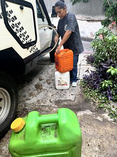 Revendedor de galões de diesel e gasolina
