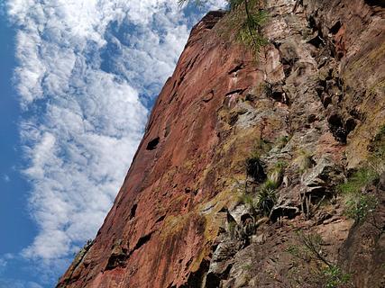 Rotas de escalada em rocha na 'Torre de David'