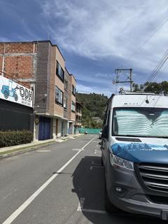 Rua cortada em frente ao lava-rápido Car Wash