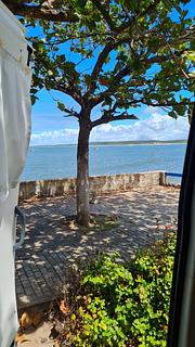Rua sem saída em frente ao mar