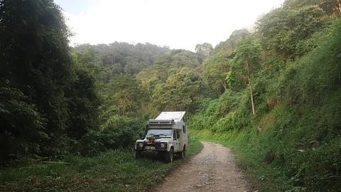 Saída de uma estrada de terra
