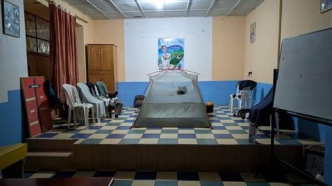 Sala comunitária ao lado da igreja