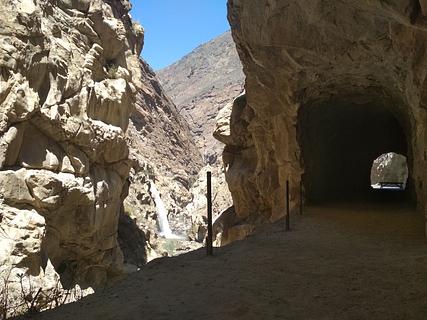 Túnel (parte fechada da estrada)
