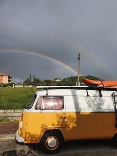 Única rua de acesso à praia