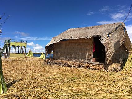 Uros Tour : Yordy and Dina Isla Flotante