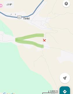 Vire à direita imediatamente antes desta estrada