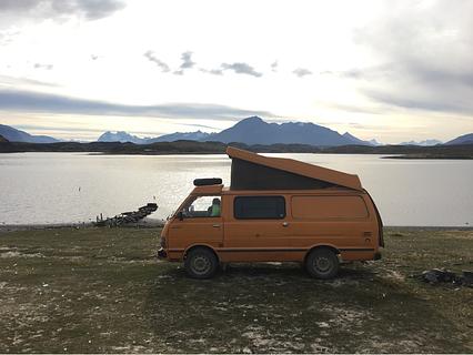 wildcamp by the lake (open the gate)