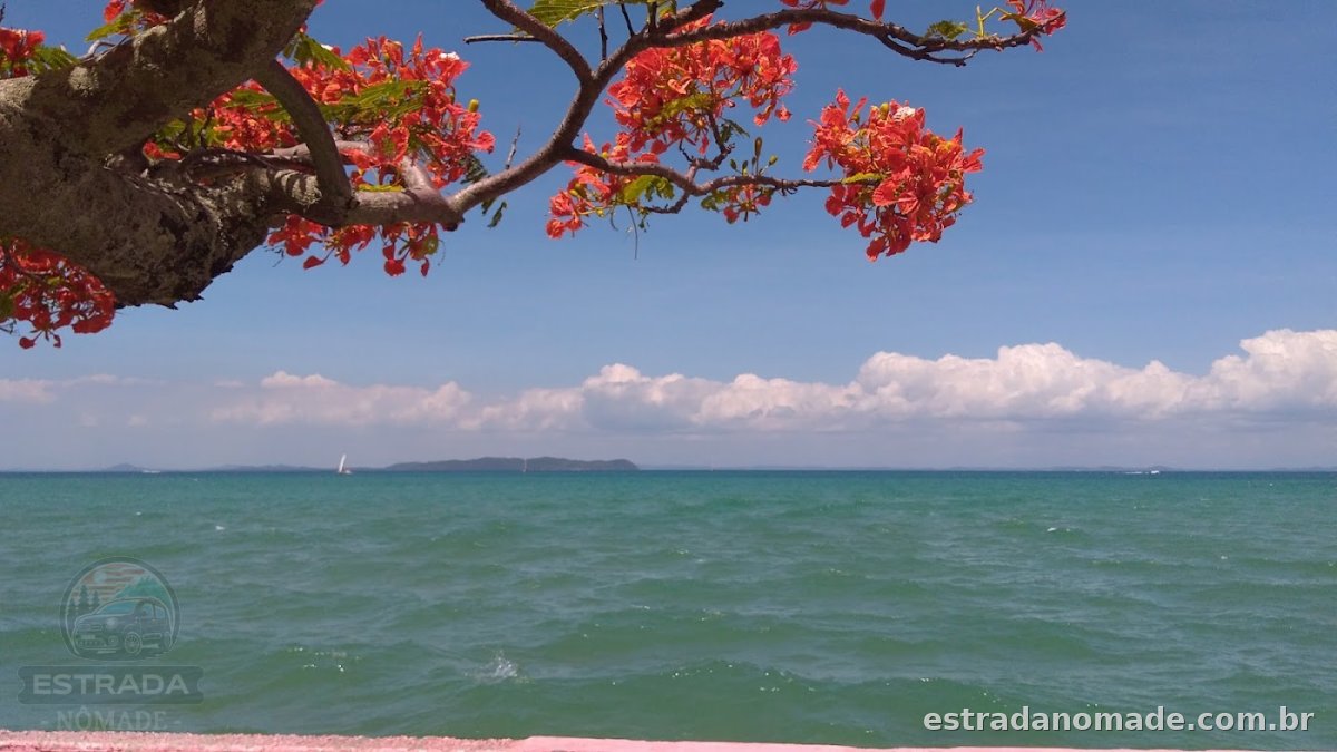 Praça dos turistas de veranisatas