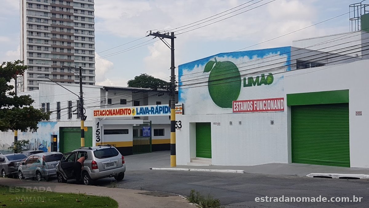 amplo estacionamento