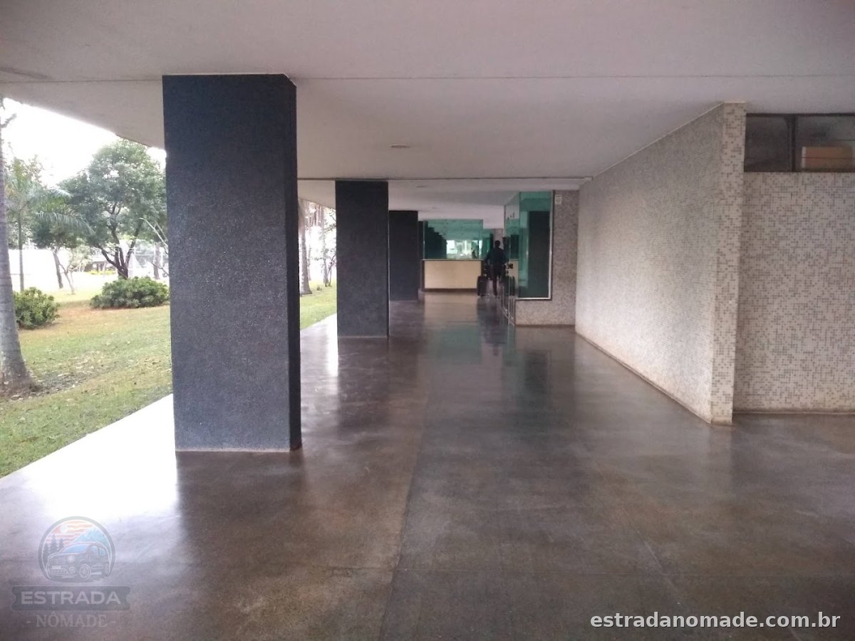 Bolsão de estacionamento SQS 204/404