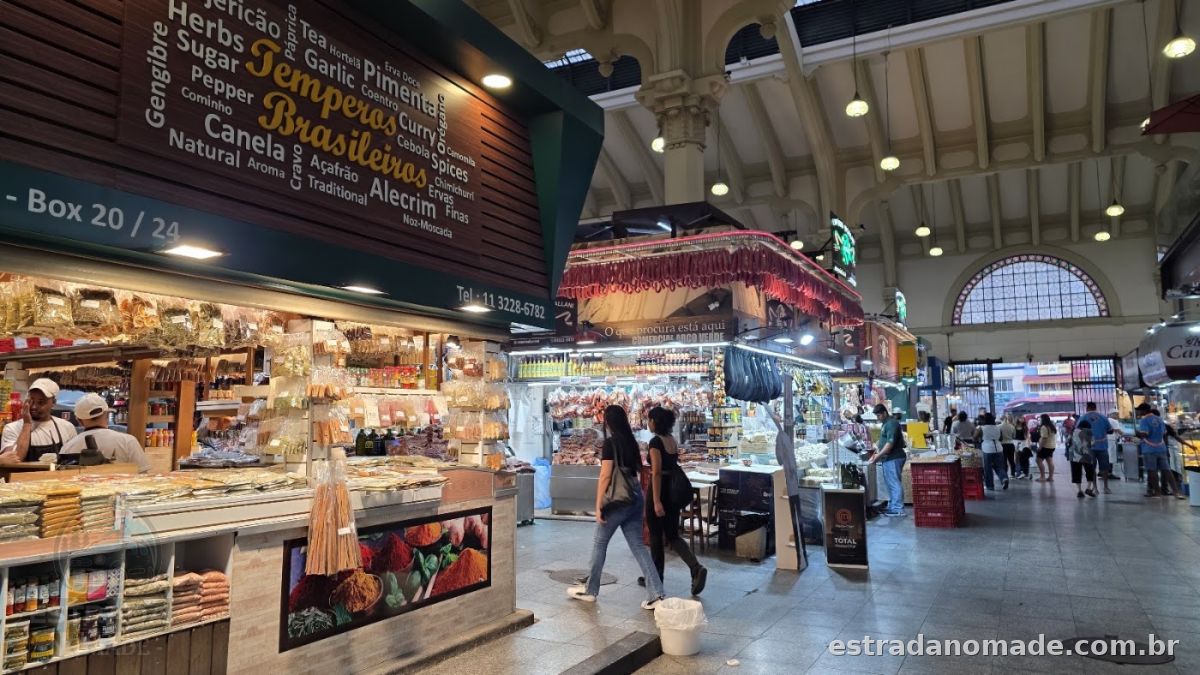 rua ao lado do Mercado Municipal