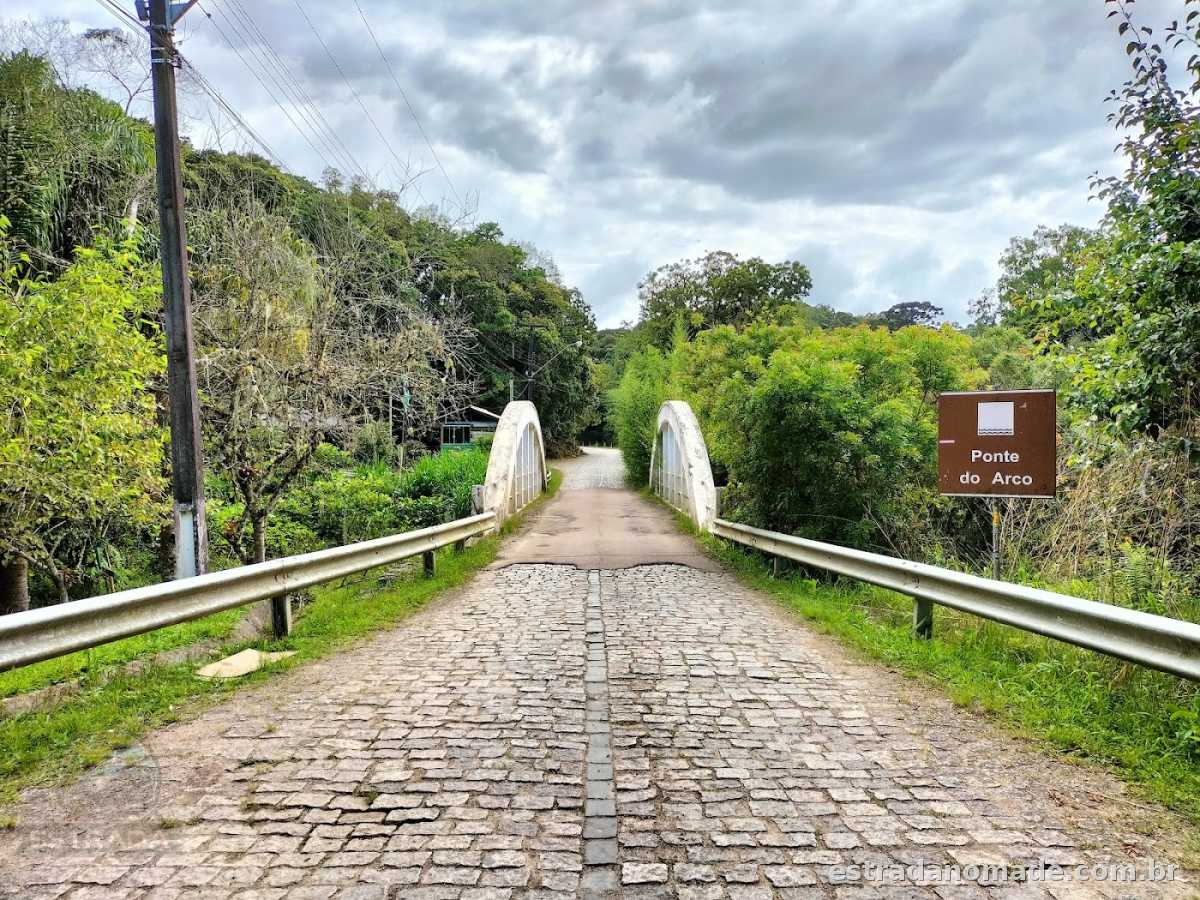 Sob o Ponte