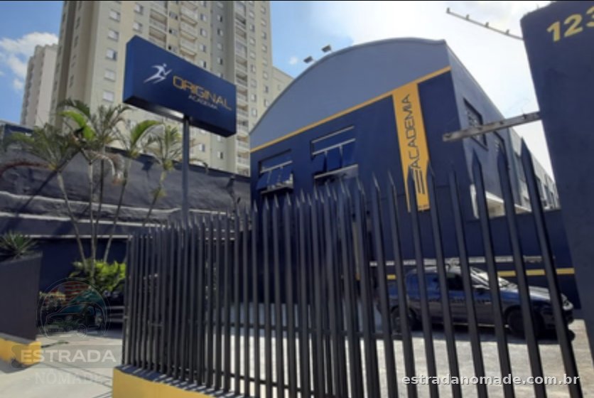 Estacionamento de carro na academia
